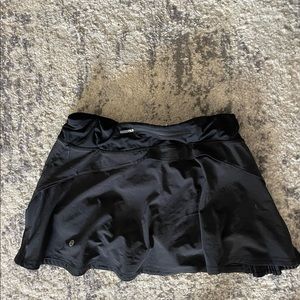 Lululemon Pace Rival Mid-Rise Skirt. Black. Size 10. Good condition.